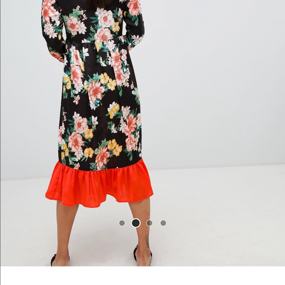 ❌ SOLD ❌  Vila floral velvet tie neck dress - Picture 2 of 4